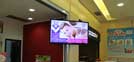  <b> PARTICOLARE POSTAZIONE 2</b><br />
Schermo led 70 pollici<br />
Postazione: Gelateria Sottozero - Parco Commerciale Le Fontane<br />
Riferimento: Piazza centrale vicino ascensori e scala mobile